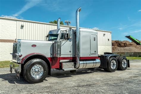 Our service center features 14 service bays, a truck body & paint shop and a ... LOCATIONS: Peterbilt of Sioux City · Peterbilt of Des Moines · Peterbilt of ...